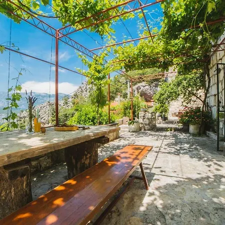 Stonehouse Ramiro * Podspilje (Split)