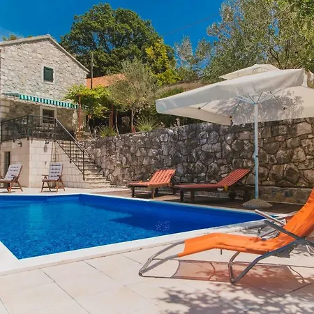 Stonehouse Ramiro Villa *