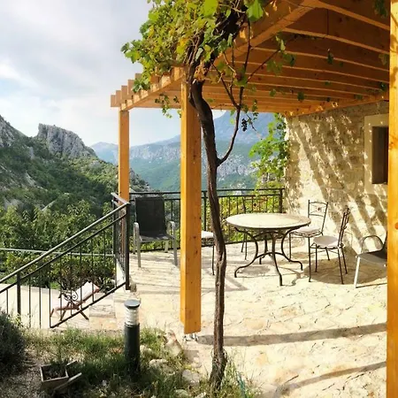 Stonehouse Ramiro * Podspilje (Split)
