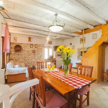 Stonehouse Ramiro * Podspilje (Split)